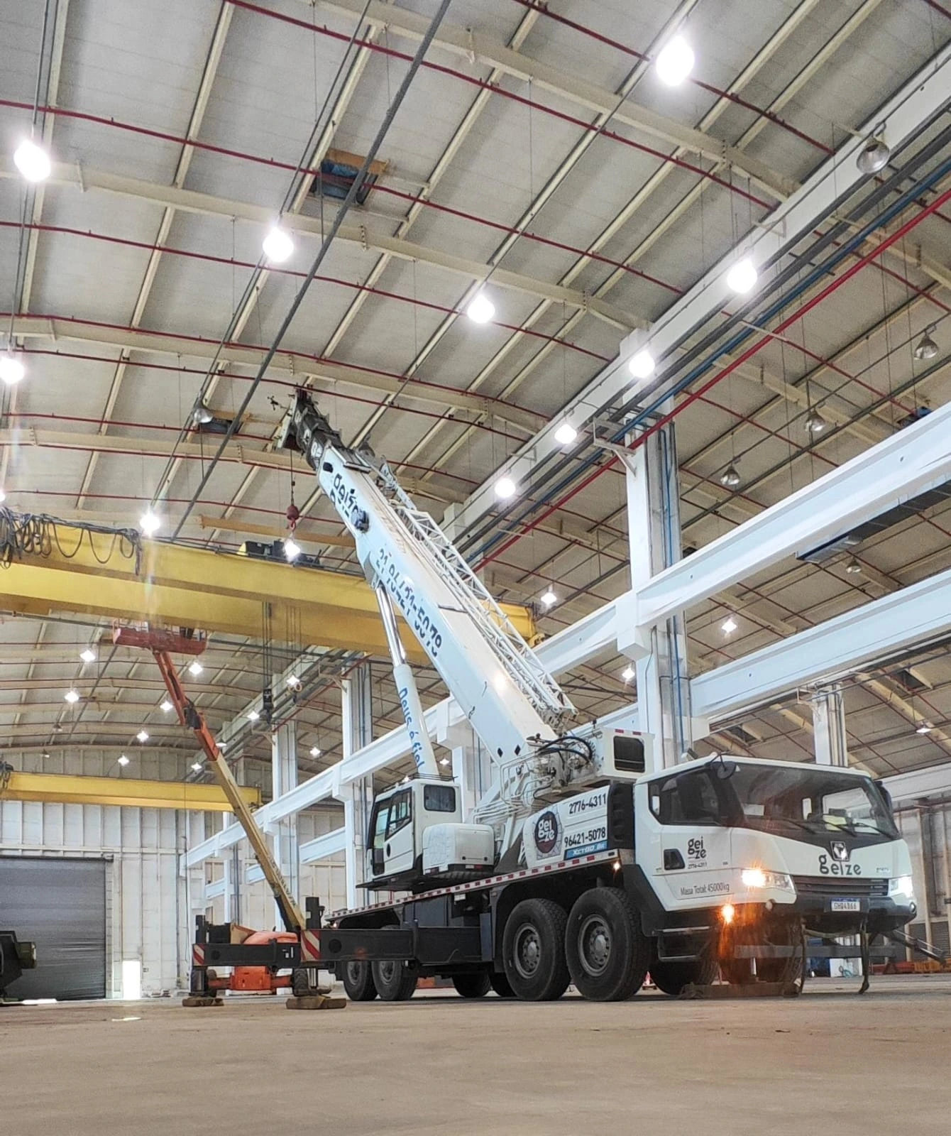 GUINDASTE XCMG 90 TONELADAS